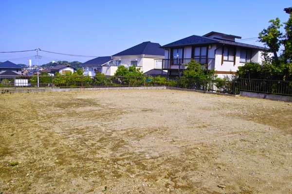 相続したもののお荷物になってしまった土地……手放せる制度や注意点を解説