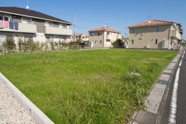 相続したもののお荷物になってしまった土地……手放せる制度や注意点を解説